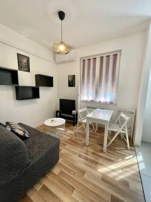 Leia Home W/Private Parking In Old Town Trieste Exterior photo