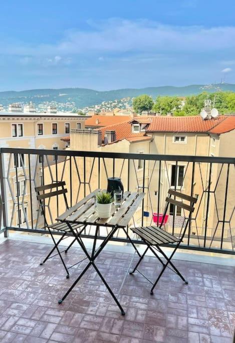 Leia Home W/Private Parking In Old Town Trieste Exterior photo